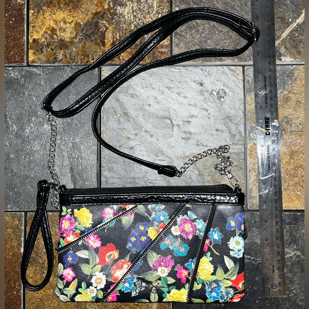 Jessica Simpson Blk Floral Crossbody Wristlet faux leather Zipper Purse